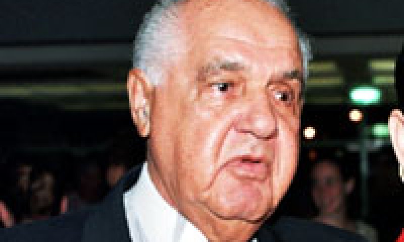 יולי עופר: רכישת הקניונים פגעה בדירוג [צילום: בוצ&acute;צ&acute;ו]