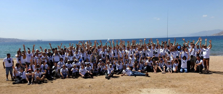 צילום קבוצתי בחוף [צילום: דב גרינבלט, החברה להגנת הטבע]