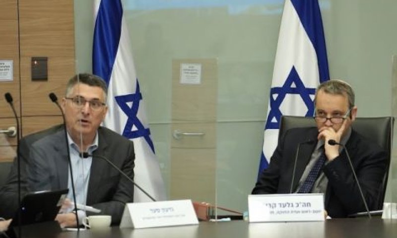 גלעד קריב והשר גדעון סער [צילום: דני שם-טוב/דוברות הכנסת]