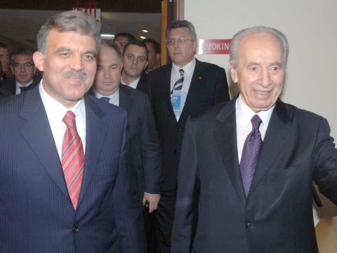 שמעון פרס ועבדאללה גול [צילום: לע"מ]