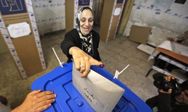 מצביעים ונבדקים. בגדד היום [צילום: AP]