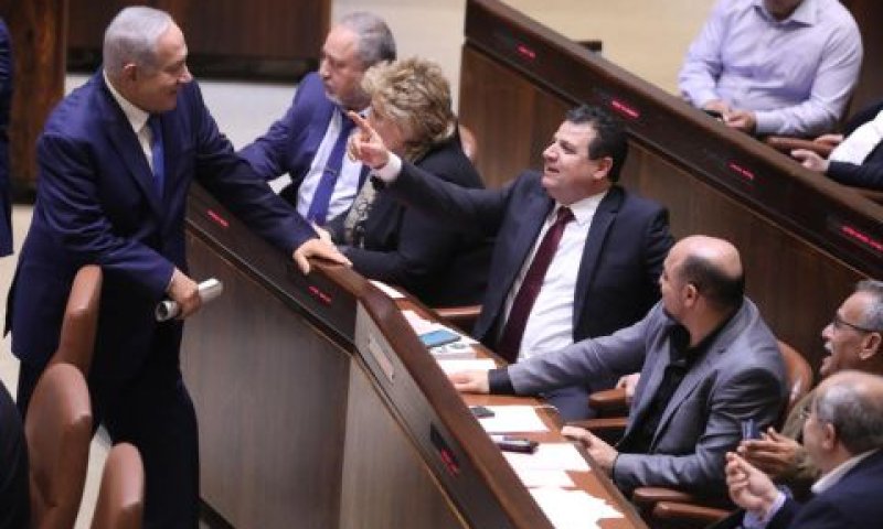 נתניהו בהצבעה על פיזור הכנסת. מחטף שנמנע? [צילום: יצחק הררי/דוברות הכנסת]