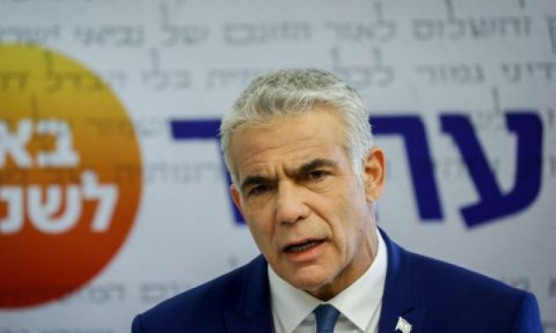 לפיד. מושך זמן [צילום: יונתן זינדל/פלאש 90]