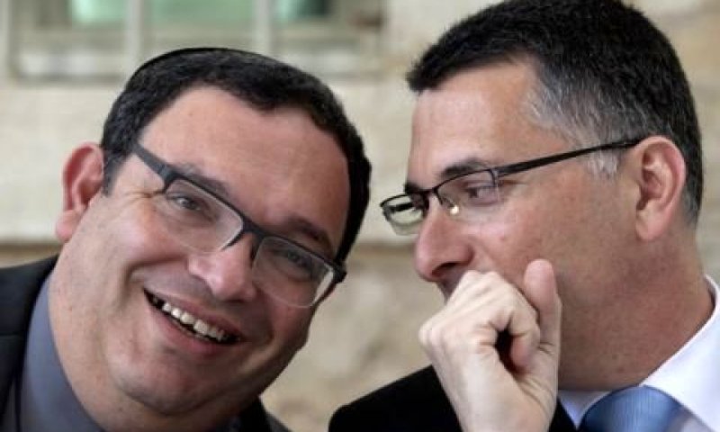 סער ופירון. מחווה של כבוד [צילום: פלאש 90]