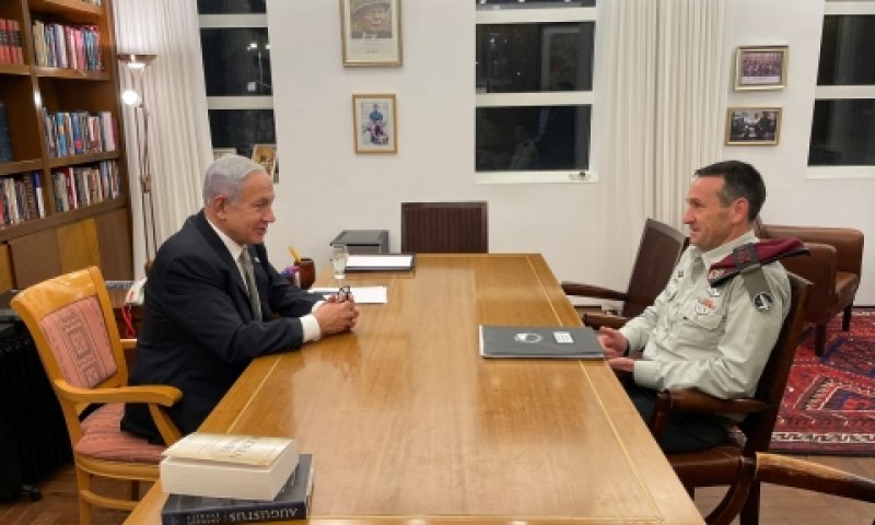 פגישת ראש הממשלה והרמטכ"ל, הערב [צילום: לשכת ראש הממשלה]