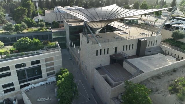 הקריה הלאומית לארכיאולוגיה בירושלים, שם תוצג הטבעת לקהל הרחב כחלק מסיורי הקיץ [צילום: אמיל אלג'ם, רשות העתיקות]