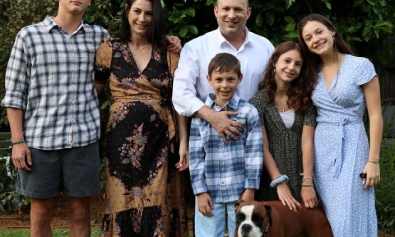 משפחת בנט [צילום: מתוך הפייסבוק של בנט]