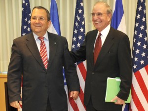 אהוד ברק וג'ורג' מיטשל בפתח פגישתם [צילום: משרד הביטחון]
