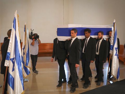 ארונו של שמגר [צילום: הדס פרוש/פלאש 90]