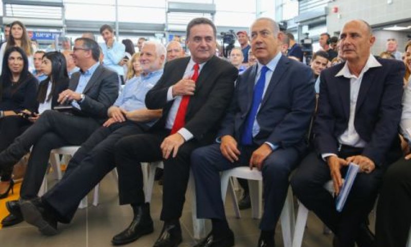 נתניהו, כ"ץ וראשי הרכבת בחנוכת תחנת קרית מלאכי-יואב [צילום: פלאש 90]