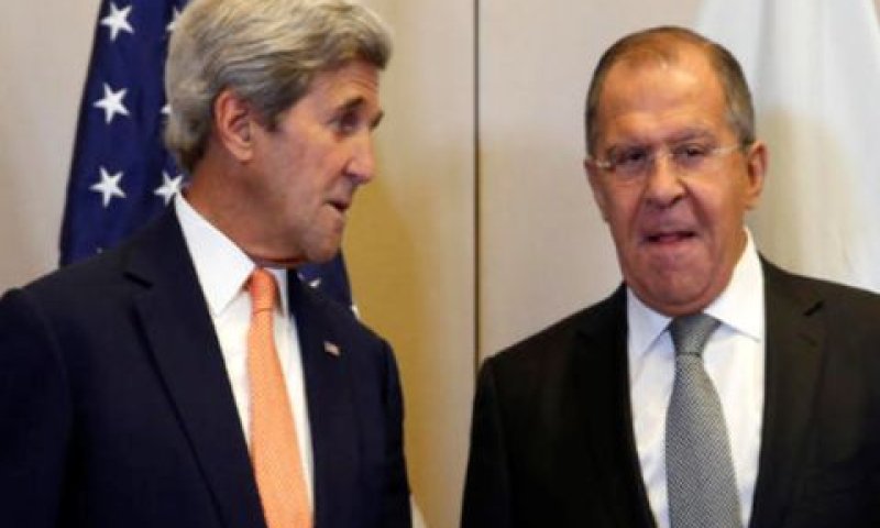 מימין: סרגיי לברוב, ג'ון קרי [צילום: Kevin Lamarque/Pool Photos via AP]
