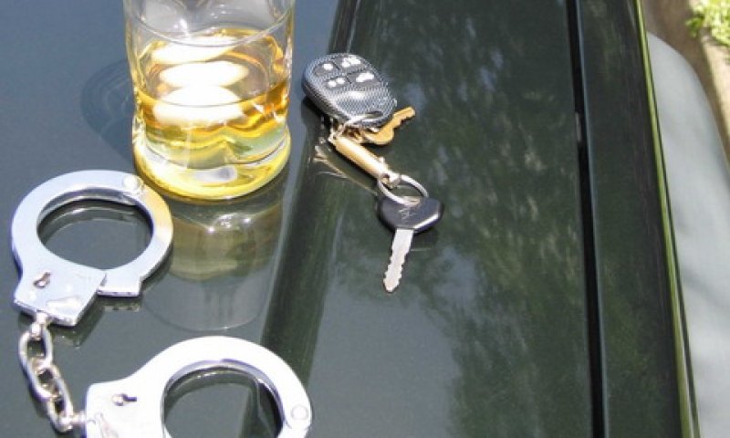 dui_drink_and_cuffs.jpg
