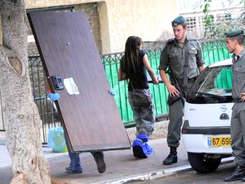 דלת בית המשפחה [צילום: פלאש 90]