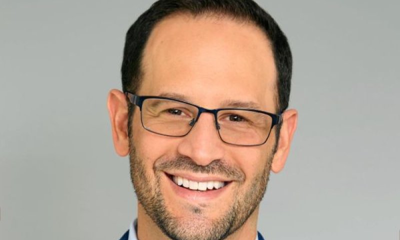 רפפורט נכנס, קלמזוק יוצא [צילום: יח"צ]