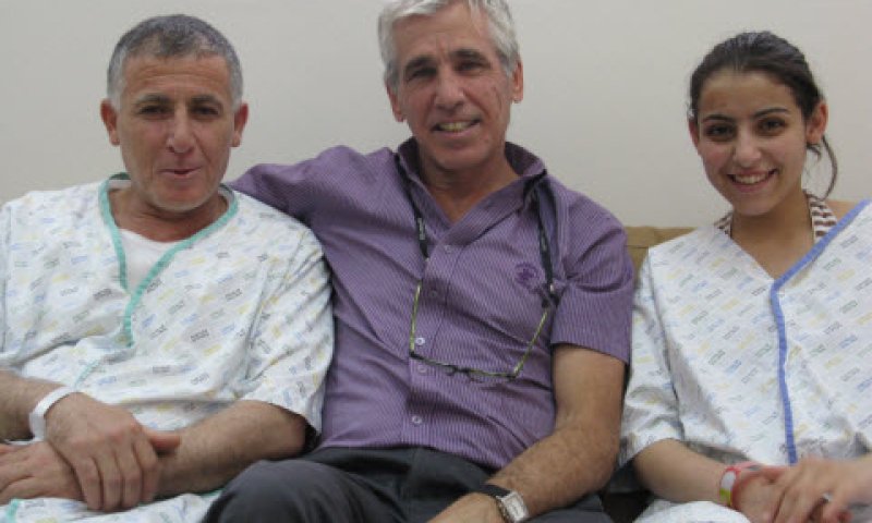 רגע מרגש. סג'ה, איתן מור וסוהיר אל חמארמם [צילום: יח"צ]