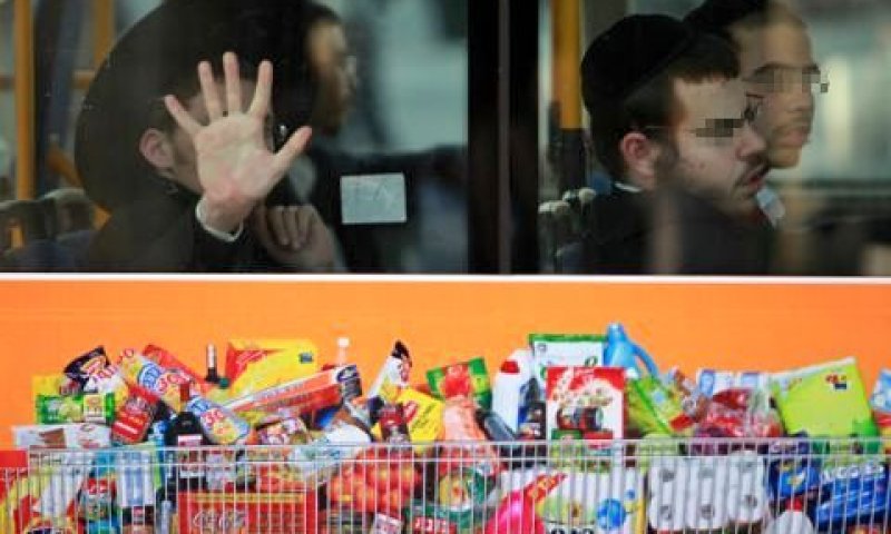 חרדים באוטובוס. פינוקים במחיר במקצת הקווים [צילום אילוסטרציה: פלאש 90]