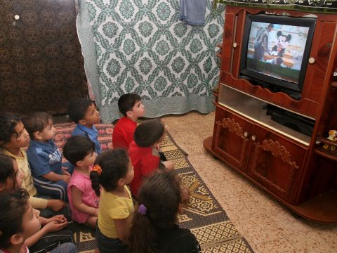 ילדים פלשתינים צופים ב'חלוצי המחר' [AP]