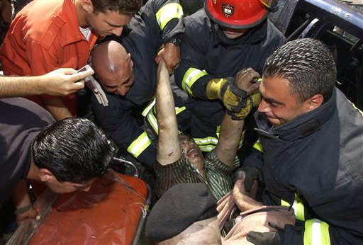 גופתו של חאווי מוצאת מהרכב השרוף