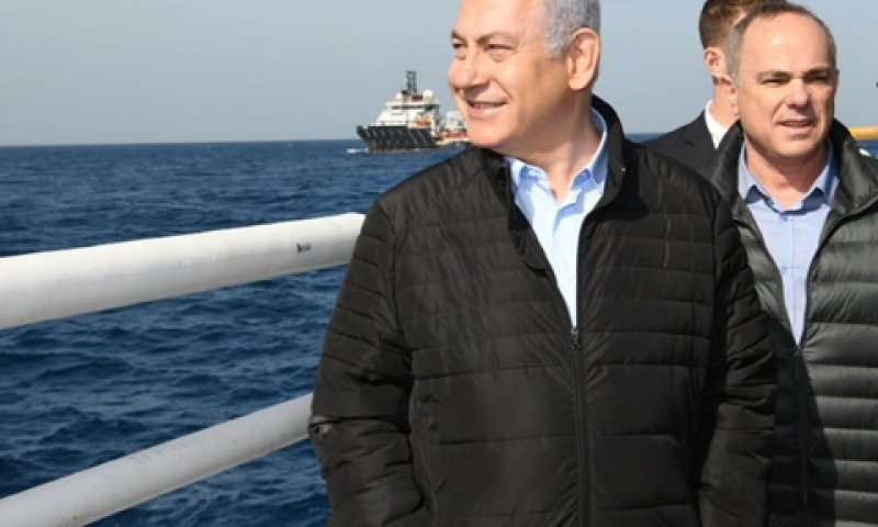 נתניהו ושטייניץ באסדת לוויתן [צילום: לע"מ]