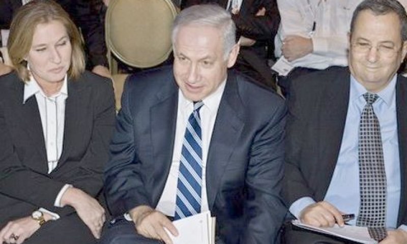 תיקים לקדימה ולעבודה [צילום: AP]