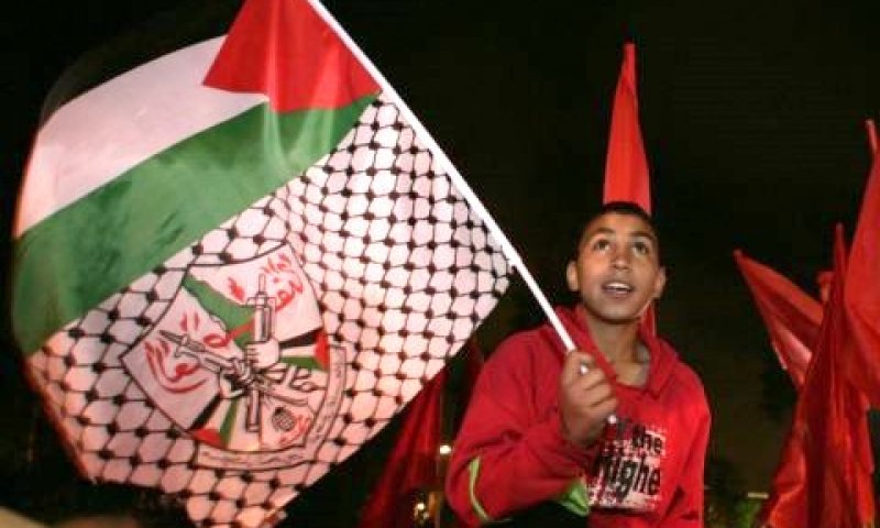 מפגיני שמאל ופלשתינים בשכונת שייח ג'ראח [צילום: פלאש 90]
