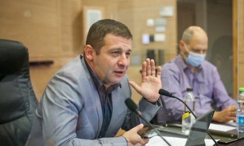 יו"ר הוועדה אלכס קושניר [צילום: נועם מושקוביץ/דוברות הכנסת]