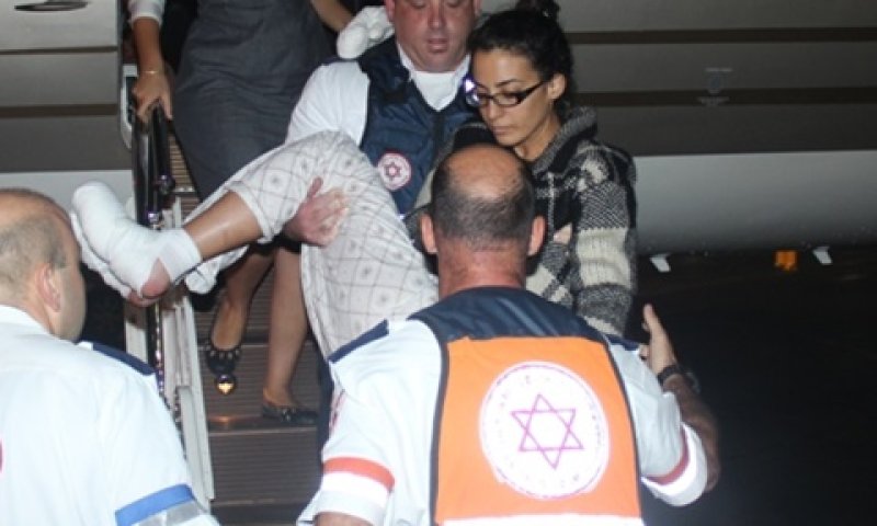 נחיתת הפצועים בישראל [צילום: מד"א]
