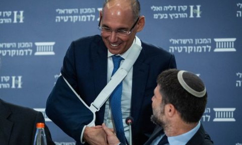 השר בצלאל סמוטריץ' והנגיד אמיר ירון [צילום: יונתן זינדל/פלאש 90]