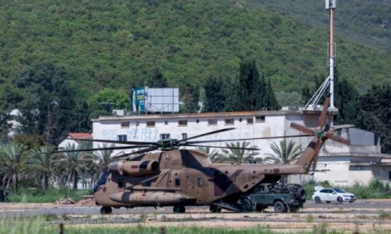 מסוק ליד מירון [צילום: דוד כהן/פלאש 90]