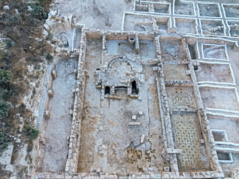 מתחם הכנסיה שנחשף ברמת בית שמש [צילום: אסף פרץ, רשות העתיקות]