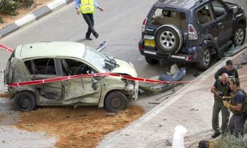 מכונית שנפגעה מהירי [צילום: AP]