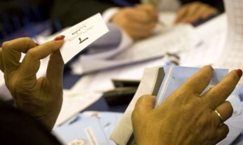 ספירת הקולות האחרונים [צילום: AP]