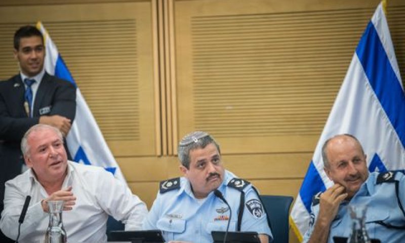 מימין: ניצב ג'מאל חכרוש, המפכ"ל, רוני אלשיך, ח"כ דוד אמסלם [צילום: יונתן זינדל/פלאש 90]