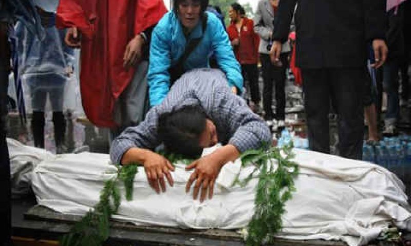 מספר ההרוגים ממשיך לטפס. סין [צילום: AP]