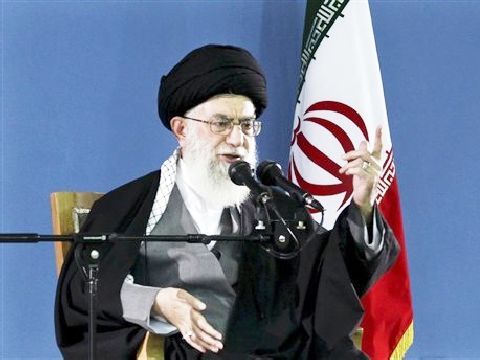 חמינאי. חשש לאיבוד מסדרון אספקת הנשק [צילום: AP]