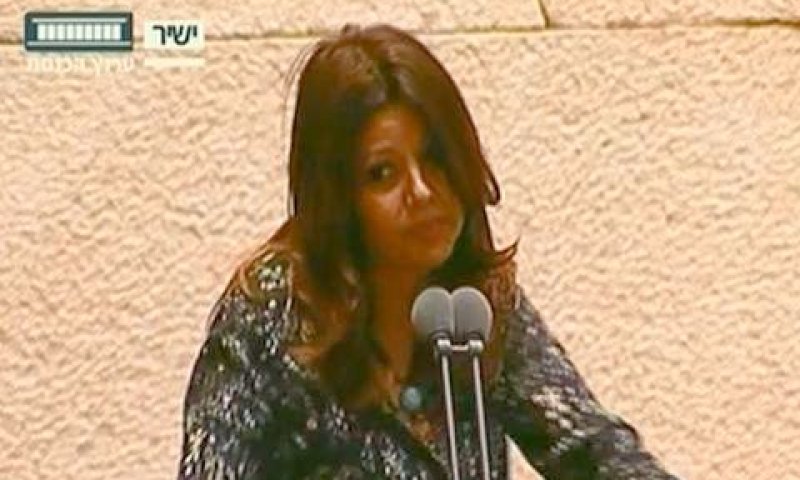 לוי-אבקסיס. זוקפת לזכותה [צילום: מן הטלוויזיה]