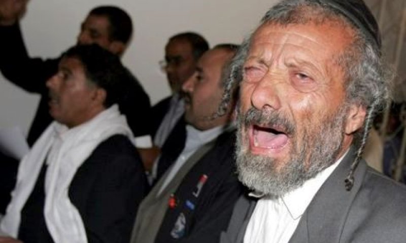 יעיש נהרי, אביו של הנרצח מתייפח בבית המשפט [צילום: AP]