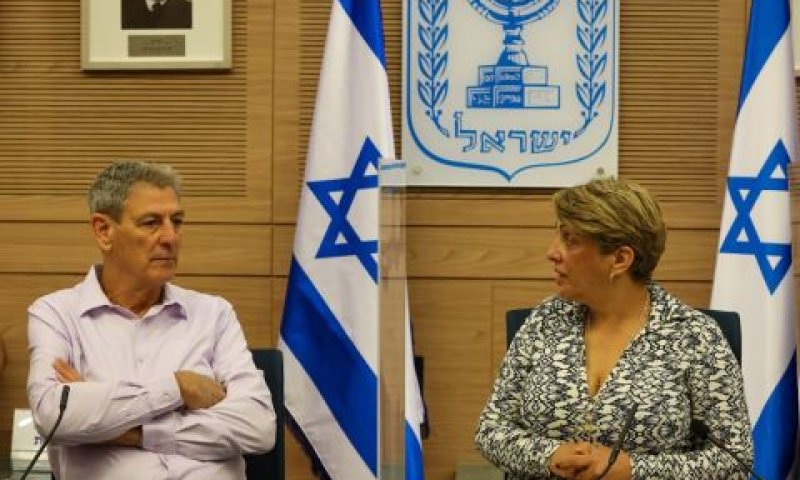 נירה שפק ורם בן-ברק [צילום: נועם מושקוביץ/דוברות הכנסת]