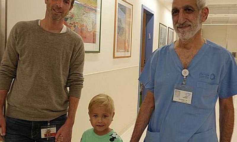 ד"ר דוד שמש, ארטיום וד"ר אדם פרקש [צילום: דוברות שערי צדק]