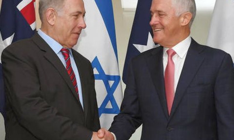 ידברו על הסגרה. טרנבול ונתניהו [צילום: דין לווינס / AP]