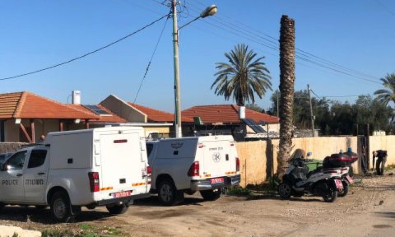 זירת הפיצוץ [צילום: דוברות המשטרה]