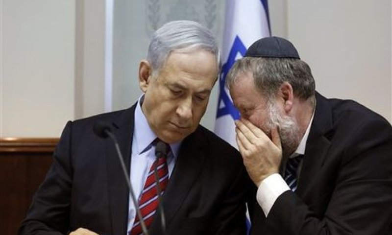 ראש הממשלה והיועץ המשפטי [צילום: AP Photo/Gali Tibbon, Pool]