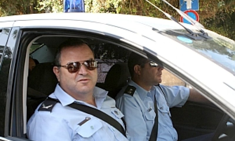 החוקרים. בפתח מעון ראש הממשלה [צילום: פלאש 90]