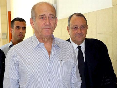 אולמרט. מאות אלפי דולרים במזומן נשמרו בכספתו של עו"ד מסר [פלאש 90]