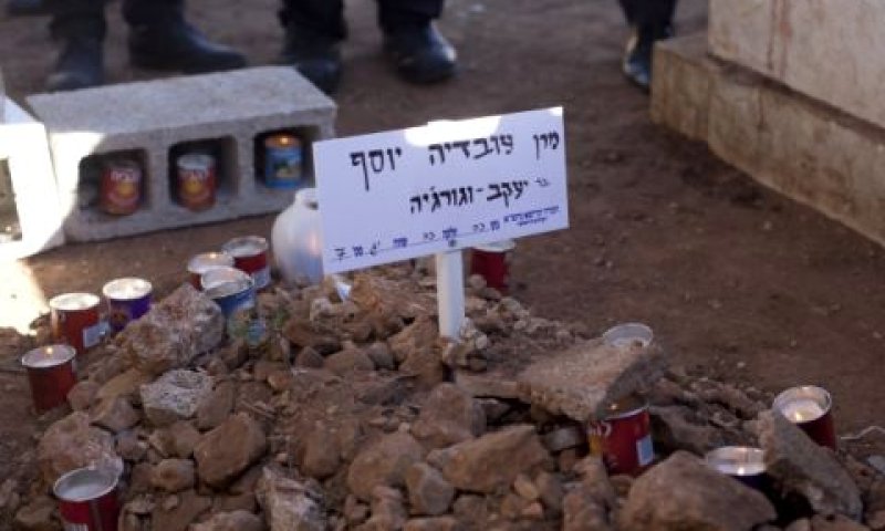 ציון קברו של הרב עובדיה יוסף [צילום: פלאש 90]
