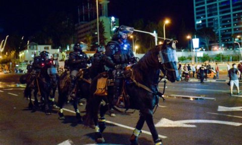 המשטרה נערכה הערב בכוחות מתוגברים [צילום: אדם שולמן, פלאש 90]