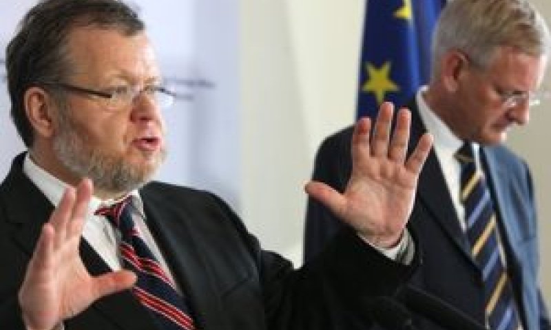שר החוץ האיסלנדי, אוסור שקרפנדיסון, משמאל [צילום: AP]
