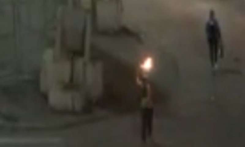 רגע יידוי בקבוק התבערה