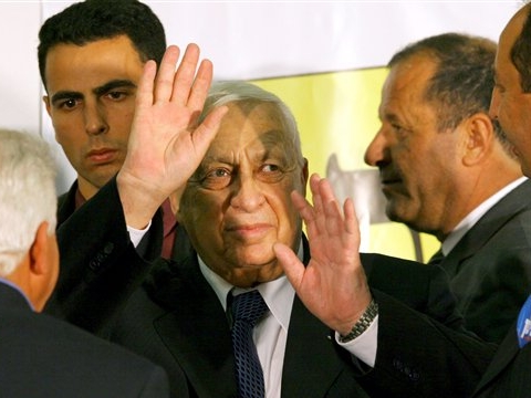 אריאל שרון בכנס פעילים בחדרה [AP]