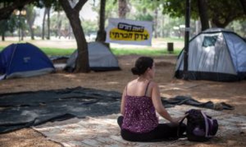 אוהלים בארלוזורוב [צילום: פלאש 90]